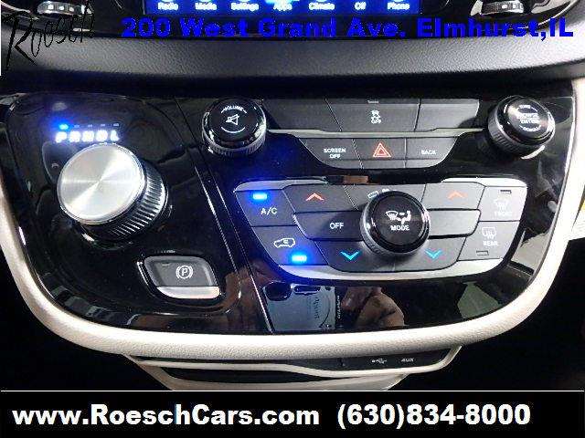 2017 Chrysler Pacifica Touring 4dr Mini-Van